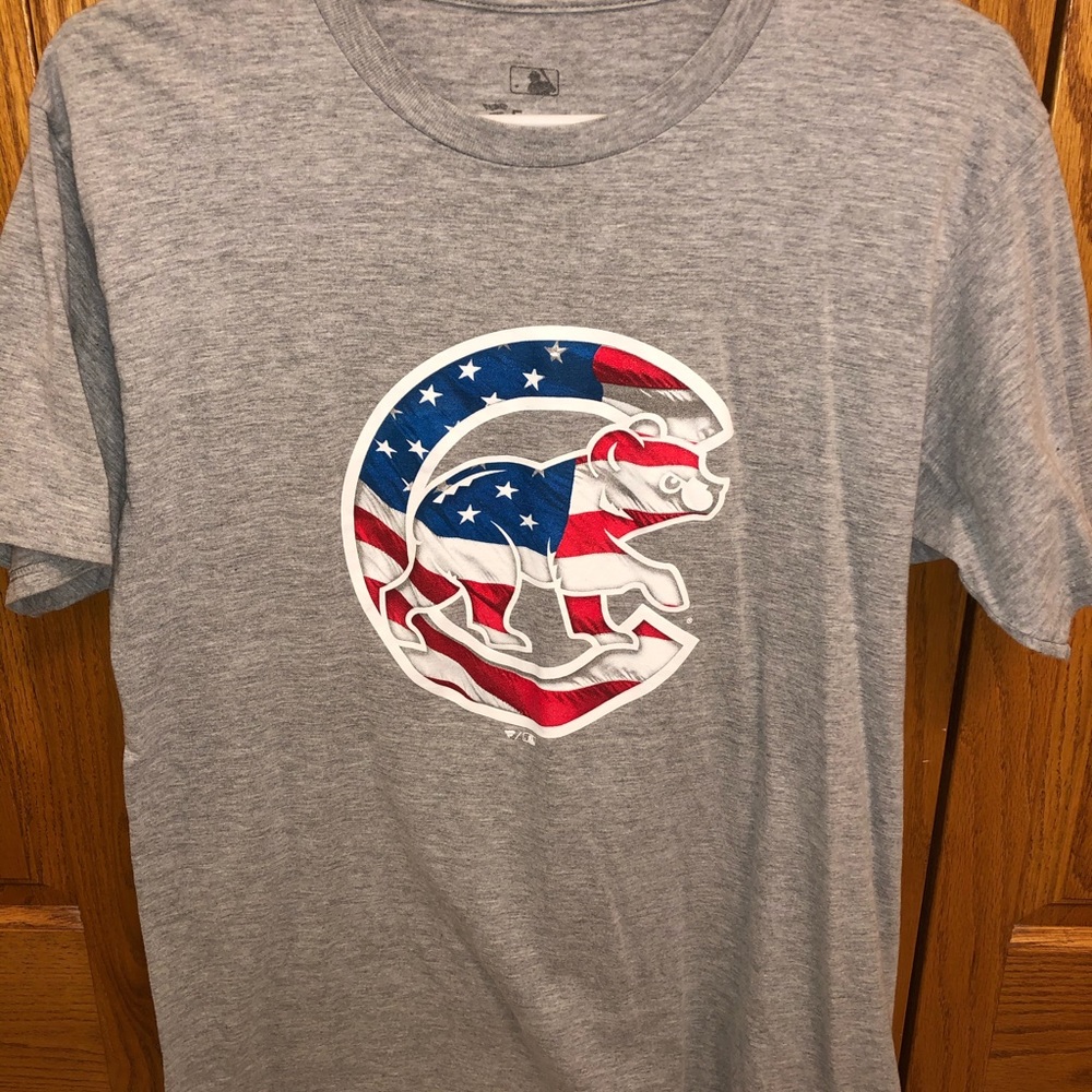 Men’s Chicago Cubs Shirt